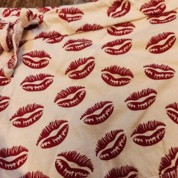 Lip Print Booty Shorts - Picture 3 of 4